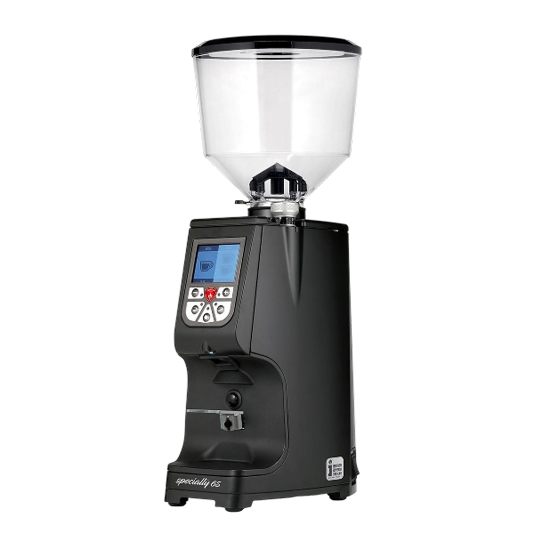 Molino Eureka Atom 65 moliendo café fresco en barra de especialidad.